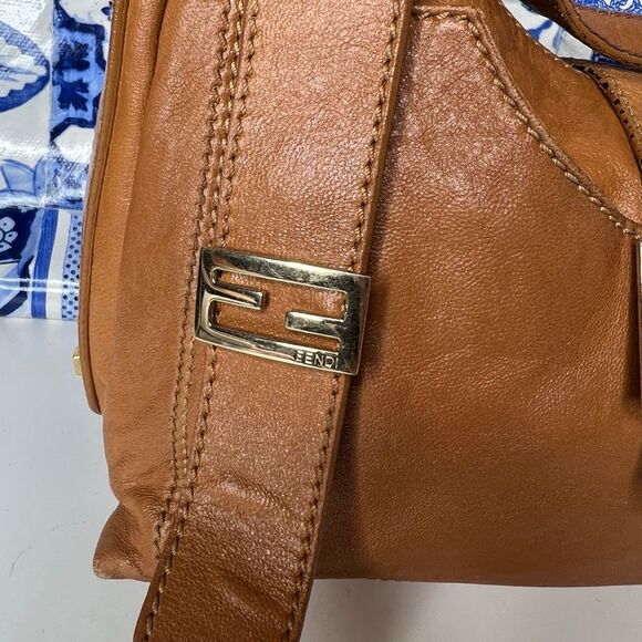 Fendi genuine leather Fendi Tan Leather Mamma Baguette Bag Y2K - Picture 2 of 9